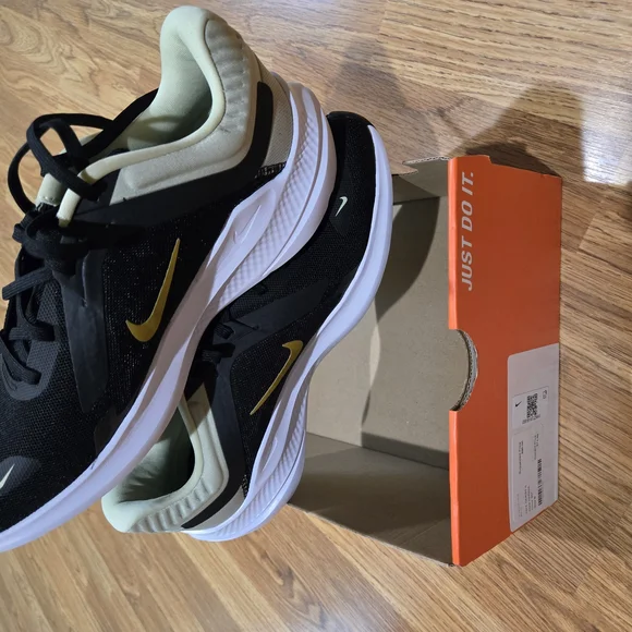 Nike Black and Gold Sneakers - Picture 3 of 4
